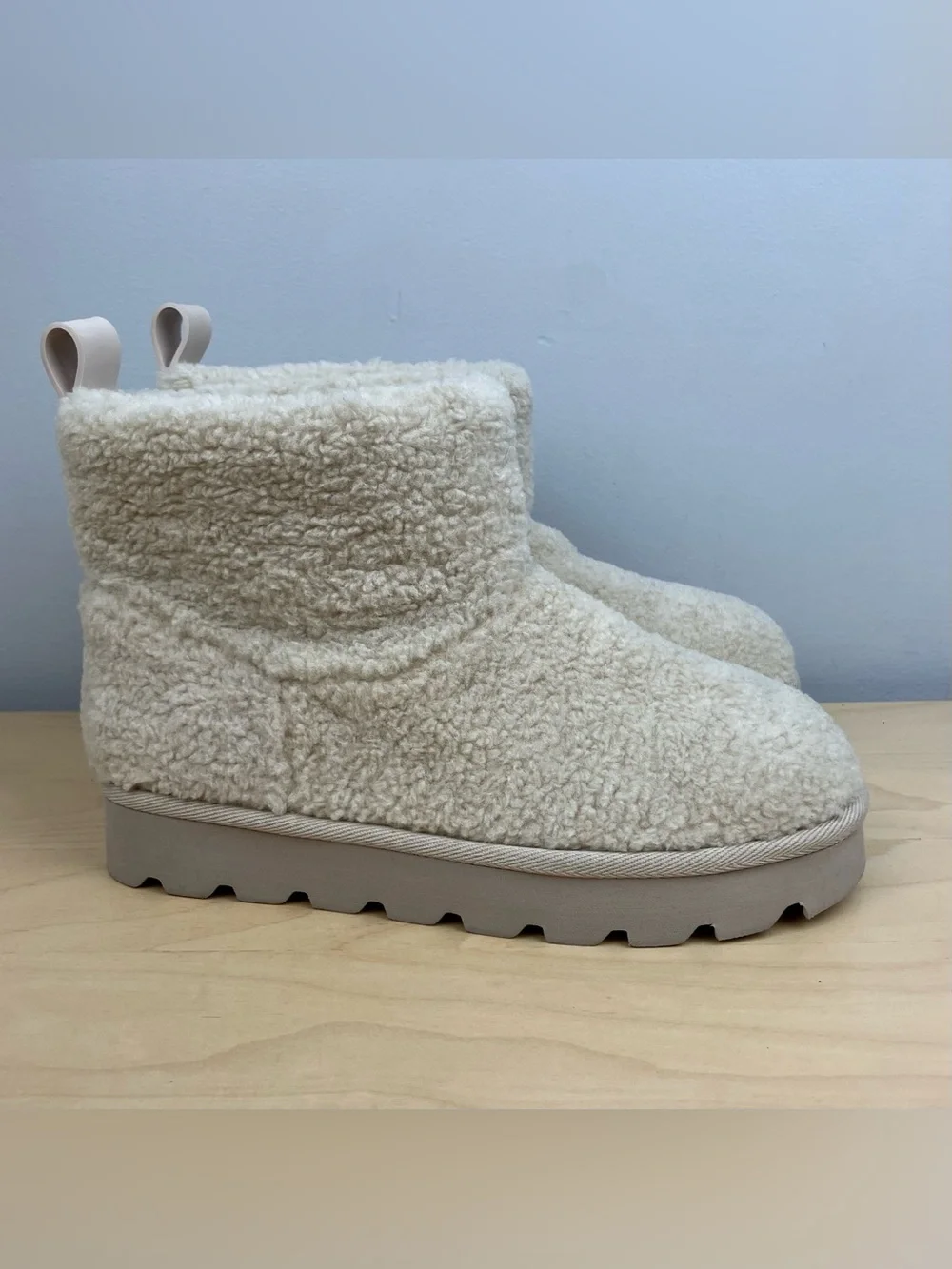 Michael Kors Women’s Size 6.0 M Winnie Faux Fur Curly Sherpa Booties NWOT